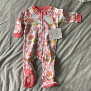 NWT 3-6m Burt’s bees onesie